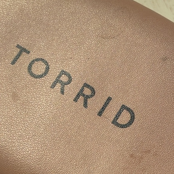 TORRID Women's Blue Eyelet Flip Flops Sandals 8ww extra wide width Slip On - Picture 4 of 8